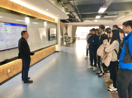 河海大學機電工程學院機械工程大三學生參觀常州固高智能